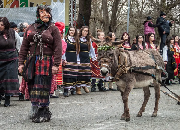 Kukeri - πολύχρωμα κοστούμια και μάσκες — Φωτογραφία Αρχείου