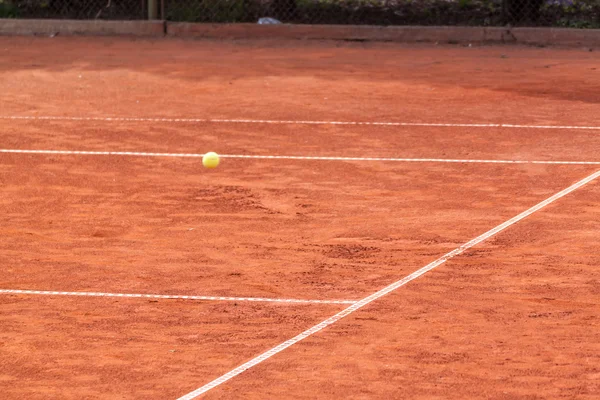 Tennis ball on a clay court — Stock Photo, Image
