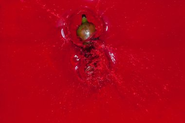 Yeşil hote biber kırmızı su