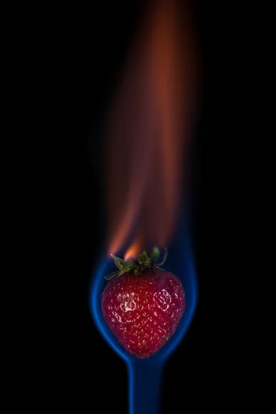 Fresa en llamas —  Fotos de Stock