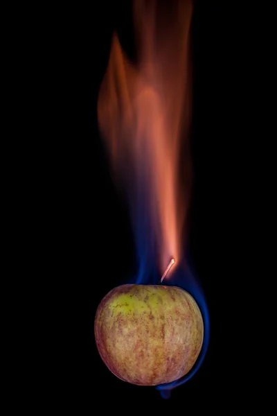 Apple a tűz — Stock Fotó