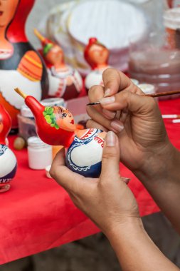 Su kabakları bir fırça ile boyama