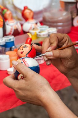 Su kabakları bir fırça ile boyama