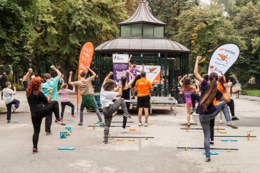 Açık havada aerobik bir parkta