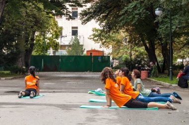 Açık havada aerobik bir parkta