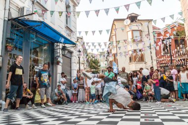 Sokak breakdans gösteri