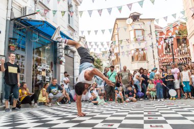 Sokak breakdans gösteri
