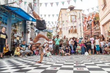 Sokak breakdans gösteri