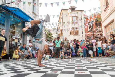 Sokak breakdans gösteri