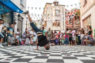 Sokak breakdans gösteri