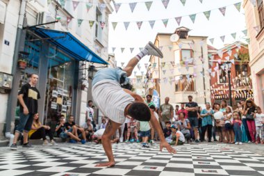 Sokak breakdans gösteri