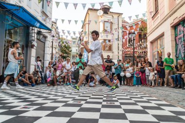 Sokak breakdans gösteri