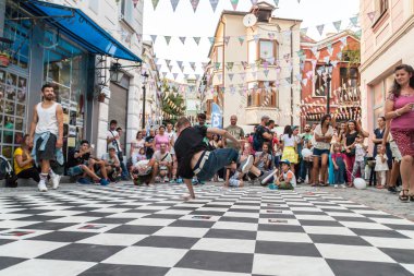 Sokak breakdans gösteri