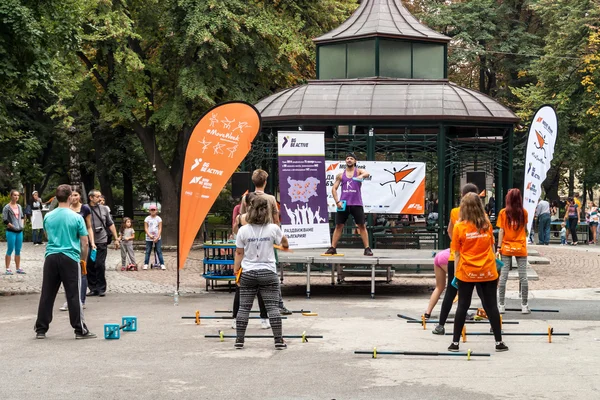 Aeróbicos al aire libre en un parque — Foto de Stock