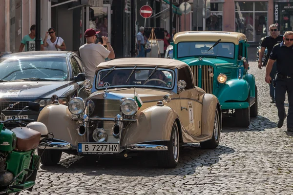 Retro car parade — Stock Photo, Image