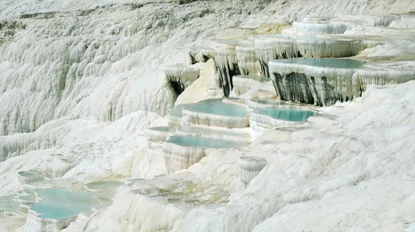 Doğal mavi su Traverten havuzları ve terasların, Pamukkale, Türkiye