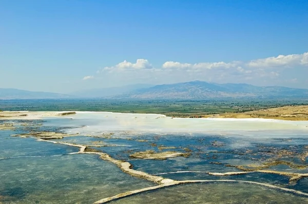 Doğal Traverten havuzları ve terasların, Pamukkale, Türkiye görüntülemek