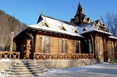 Geleneksel Hutzul mimari anıt için güzel manzara
