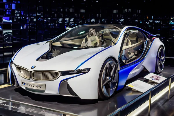 Münih, Almanya, 19 Nisan 2016 - fütüristik Bmw araba 