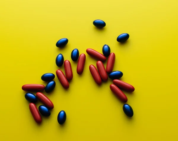 Renkli hapları uyuşturucu ve tabletler