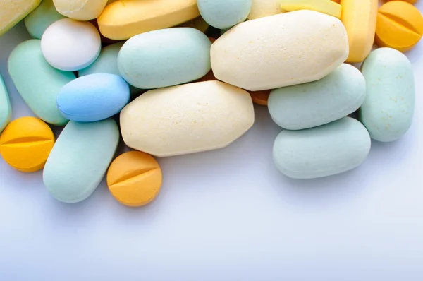 Renkli hapları uyuşturucu ve tabletler