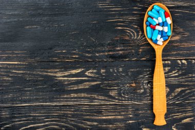 Kapsüller içinde... bir tahta kaşık