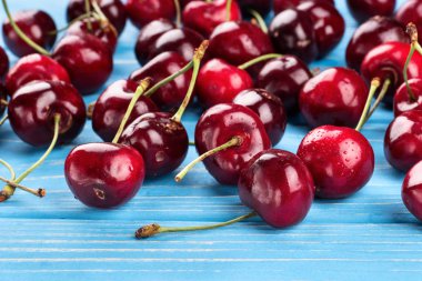 Tablo kırmızı kiraz