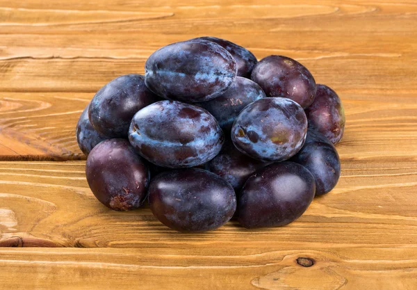 Pile de prunes fraîches — Photo