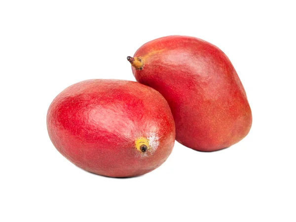 Dvě Lahodné Červené Mango Ovoce Izolované Bílém Pozadí — Stock fotografie