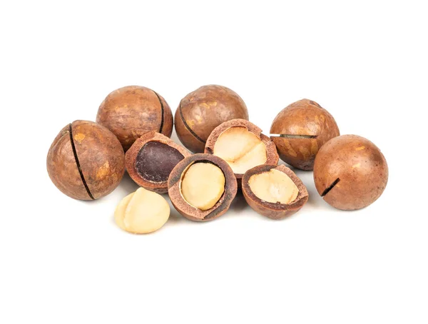 Makadamia Ořechy Skořápce Bez Bílém Pozadí — Stock fotografie