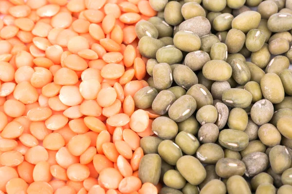 Red and green lentils — Stock Photo, Image
