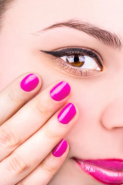 Female eye and manicure — Stock Photo, Image
