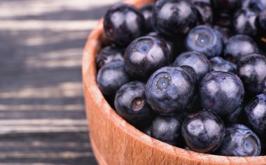 Bir kasede yaban mersini