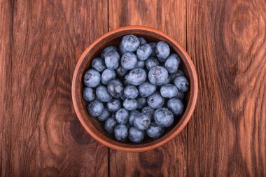 Bir kasede yaban mersini