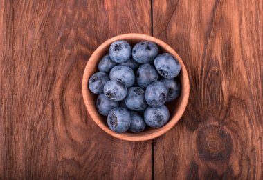 Bir kasede yaban mersini