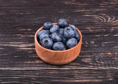 Bir kasede yaban mersini