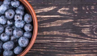 Bir kasede yaban mersini