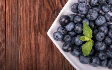 Bir kasede yaban mersini