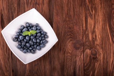 Bir kasede yaban mersini