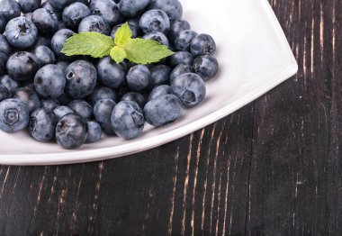 Bir kasede yaban mersini