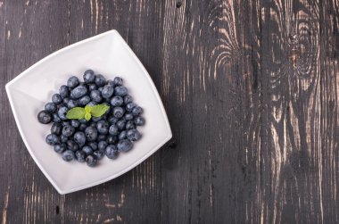 Bir kasede yaban mersini