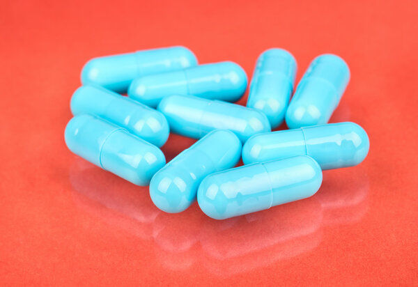 Много голубых капсул
