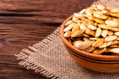 Kızarmış kabak tohumu