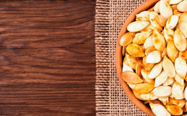 Kızarmış kabak tohumu