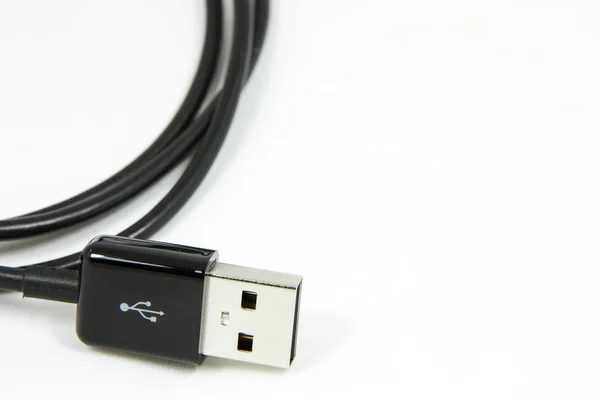 Siyah cep telefonu şarj cihazı kablo izole beyaz arka plan üzerinde