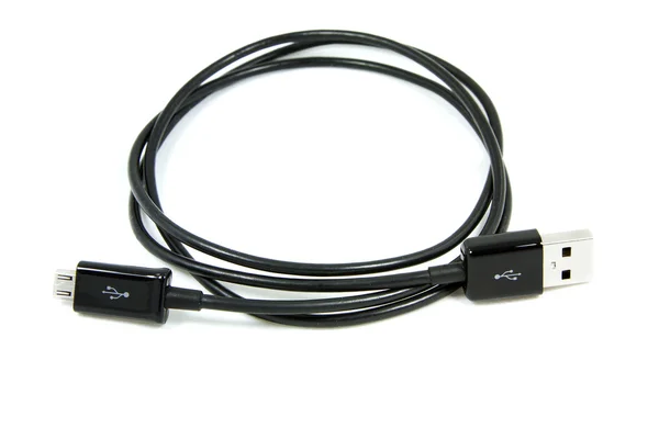 Siyah cep telefonu şarj cihazı kablo izole beyaz arka plan üzerinde