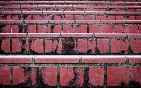 Escadaria de tijolos vermelhos no campus caminhar para o sucesso — Fotografia de Stock