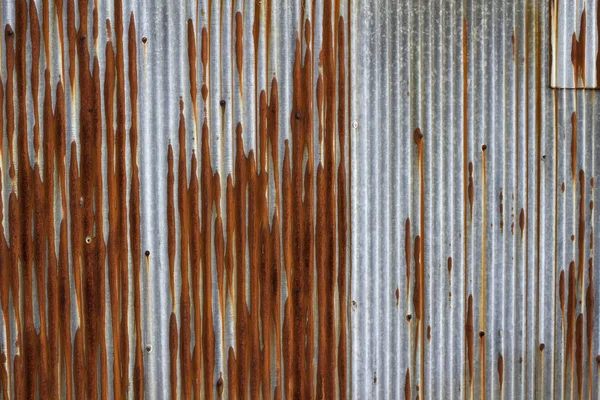 Textura de fundo de ferro galvanizado antigo com ferrugem vermelha — Fotografia de Stock