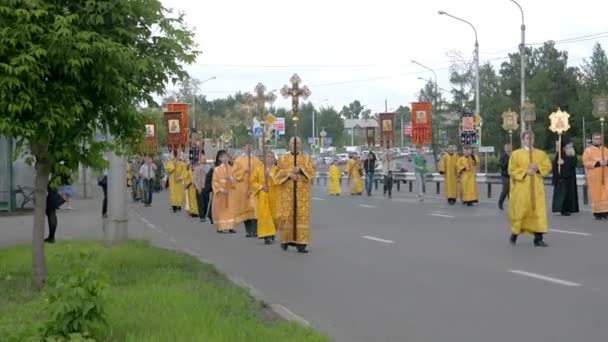 Religious procession on the ninth of June Krasnojarsk — Stock Video