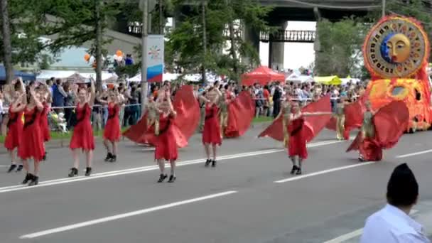 Carnaval feestelijke optocht tweede deel — Stockvideo